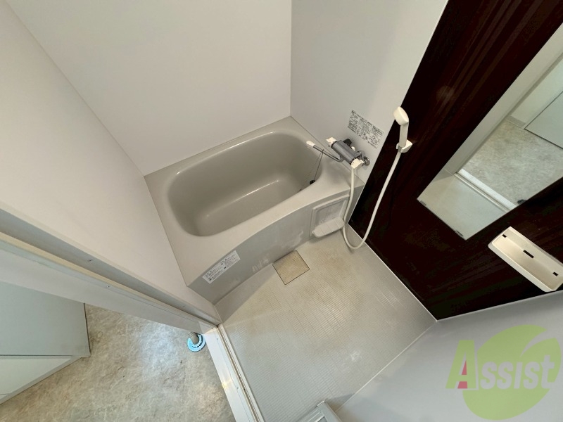 バス・シャワールーム　広々したお風呂で快適にくつろげそうです。