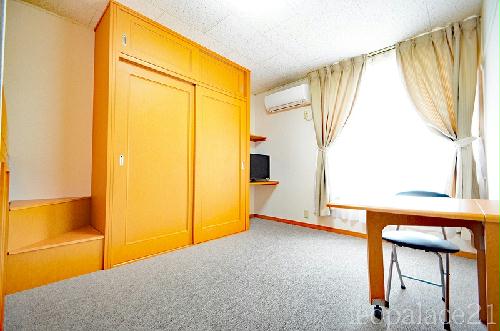 居室・リビング　2Ｆのお部屋はカーペット