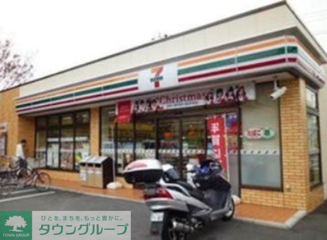 コンビニ　セブンイレブン（コンビニ）まで588m