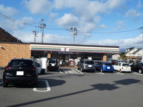 コンビニ　セブンイレブン 福島本内店（コンビニ）まで677m