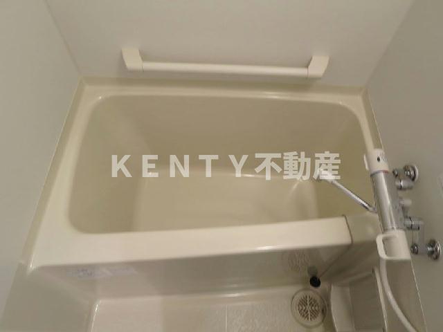 バス・シャワールーム　コンパクトで使いやすいお風呂です