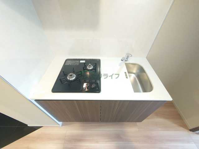 キッチン　※参考写真　同タイプ間取りの502号室の写真となります。