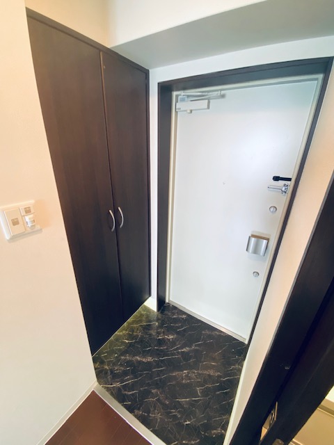 玄関　室内は現状を優先します