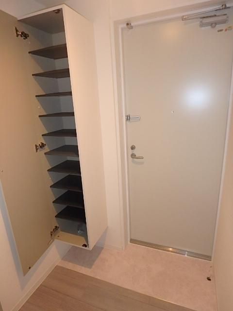 玄関　お部屋探しは株式会社　タウンハウジング　までお気軽にお問合…