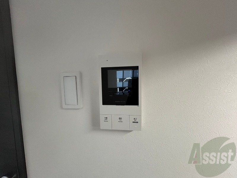 セキュリティ　モニタ付インターホンです。セキュリティ面も安心ですね！