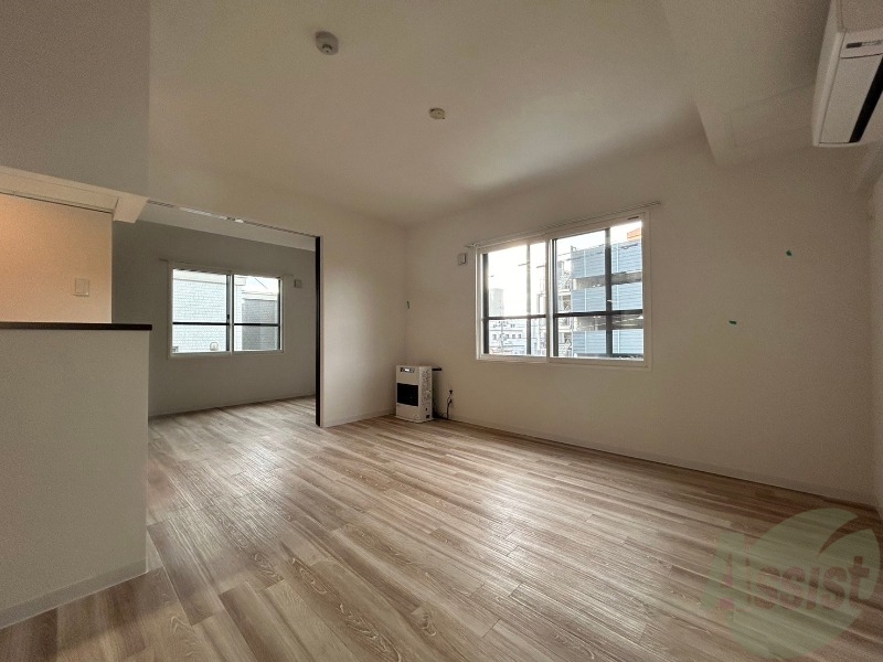 居室・リビング　広くてキレイなお部屋が広がっていて、充実した生活が送れそう。