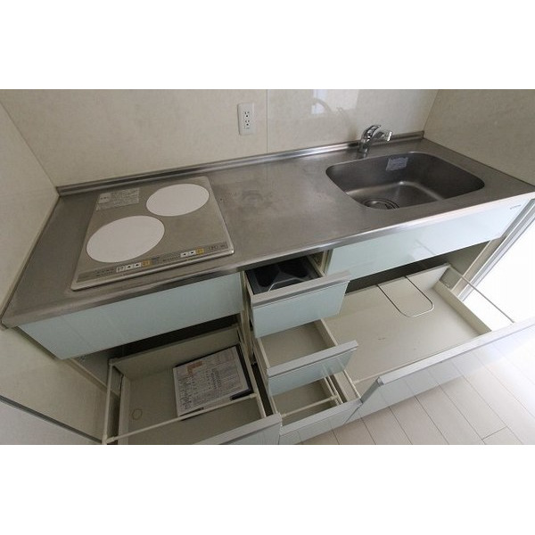 キッチン　※別室同じ間取りの写真。現況を優先します。