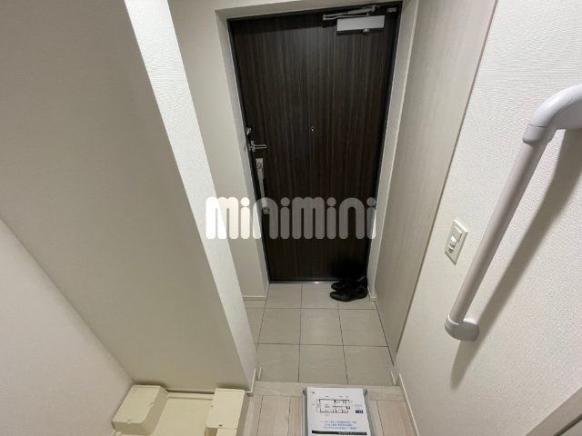 玄関　※別のお部屋の写真になります。