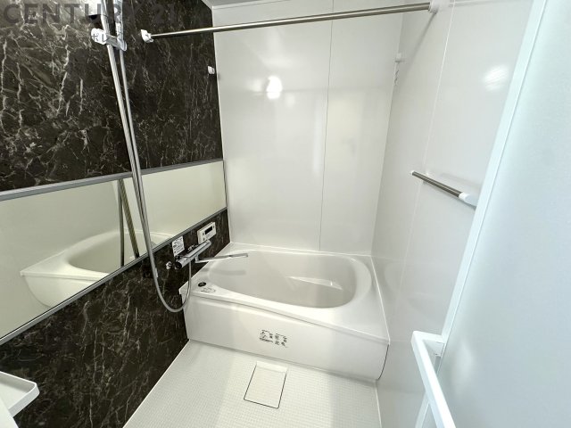 バス・シャワールーム　コンパクトで使いやすいお風呂です