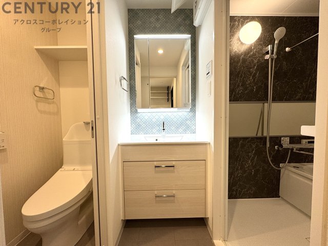 洗面設備　独立洗面化粧台付き