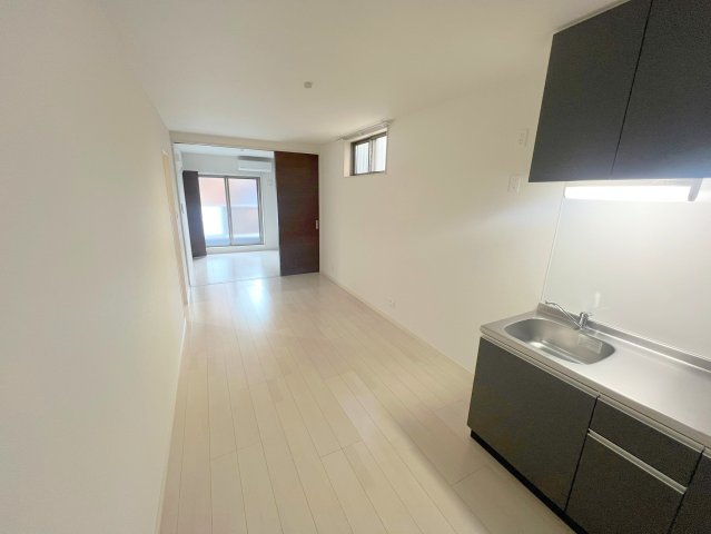 居室・リビング　明るく広々としたリビングです。