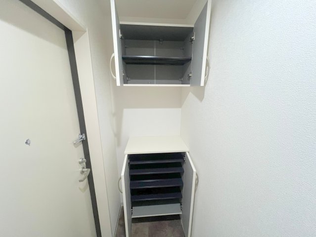 収納　大きいシューズボックスは靴がいっぱい入れれますね。