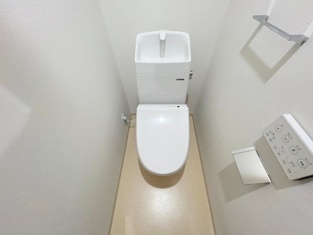 トイレ　綺麗なトイレにはウォシュレット標準装備です。