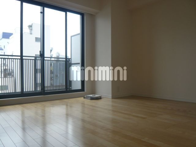 居室・リビング　南西向き日当たり良好