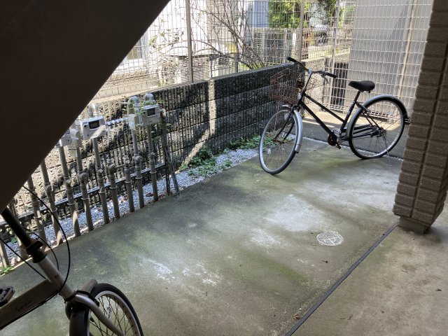 その他設備　駐輪場（世帯１台まで無料）