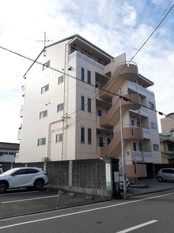 建物外観　現況が相違する場合は現況を優先致します。