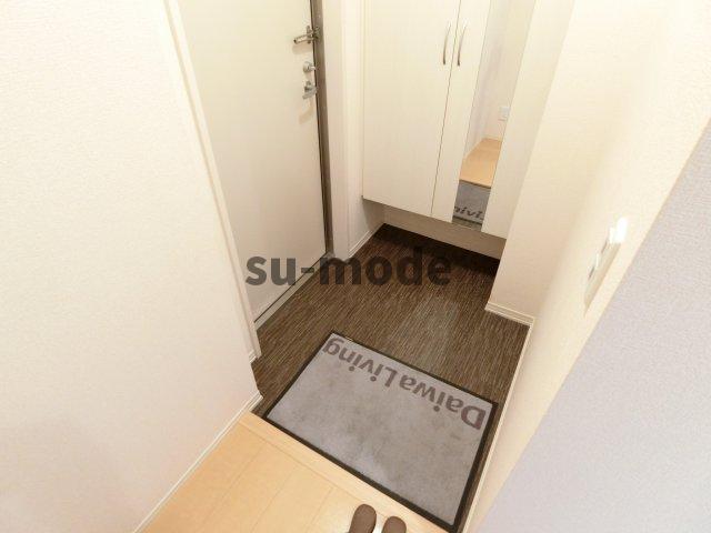 玄関　写真は同マンション別部屋