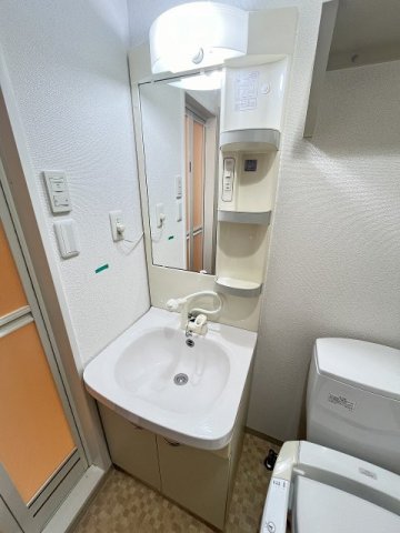 洗面設備　スペースが確保できる洗面所です