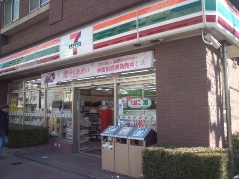 コンビニ　セブンイレブン白金台駅前店（コンビニ）まで136m