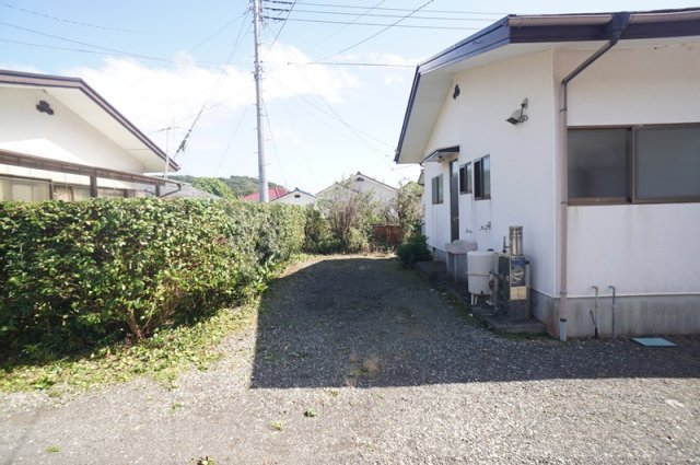 駐車場　車は玄関前に駐車できます。