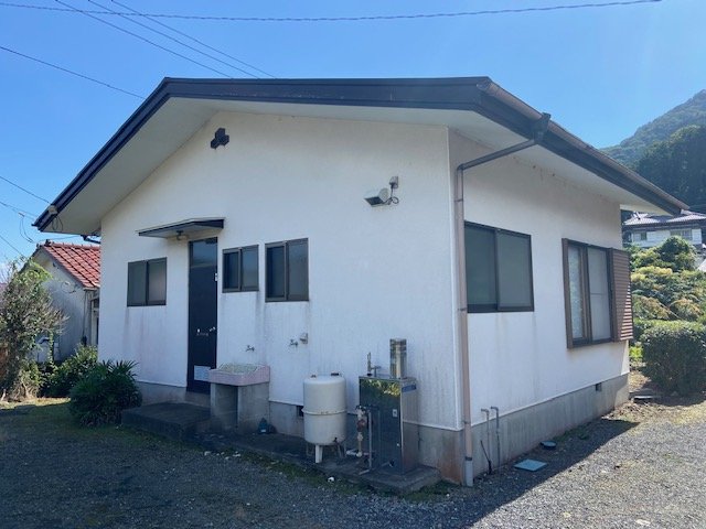 建物外観　平屋はレトロな外観ですね。まずは賃貸で移住体験なんて如何でし