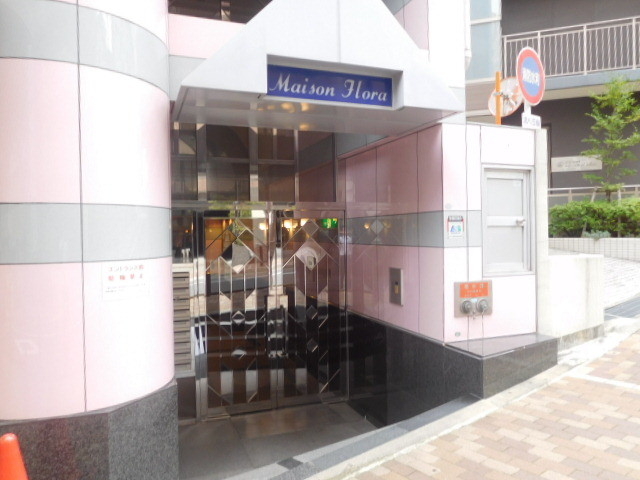 エントランス　入り口もとっても綺麗です。
