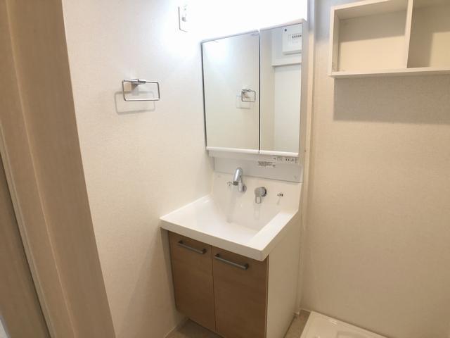 洗面設備　独立洗面台です