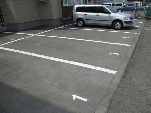 駐車場　駐車場