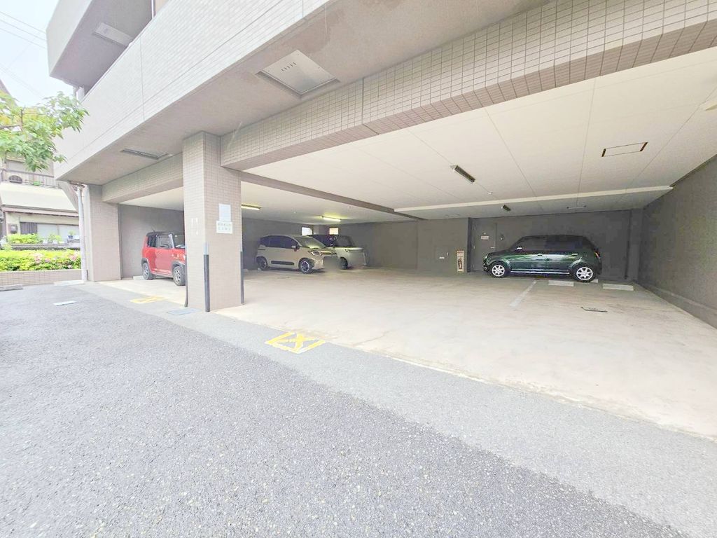 駐車場　駐車場