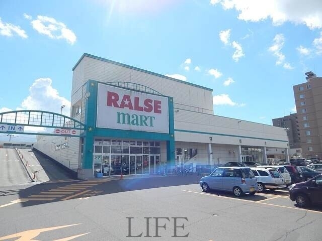 スーパー　ラルズマート美園店（スーパー）まで565m