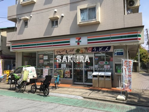 コンビニ　セブン-イレブン横浜六角橋店（コンビニ）まで382m