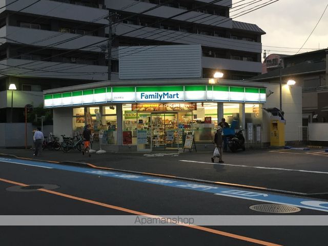 コンビニ　ファミリーマート（コンビニ）まで1218m
