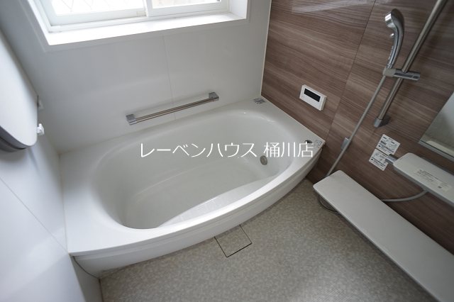 バス・シャワールーム　レーベンハウス桶川店へ048-787-5511