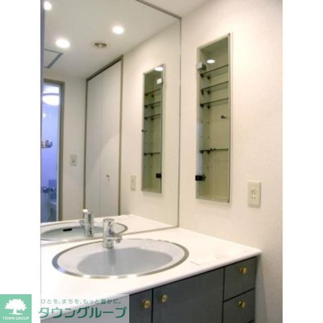 洗面設備　※写真は同タイプ住戸です。