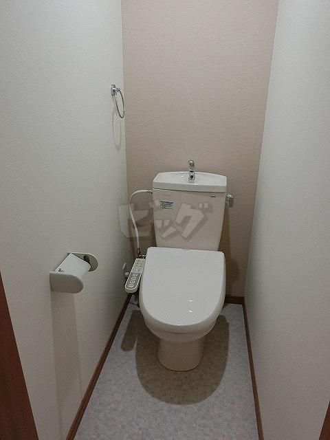トイレ　ウォシュレット付きのお部屋になります☆