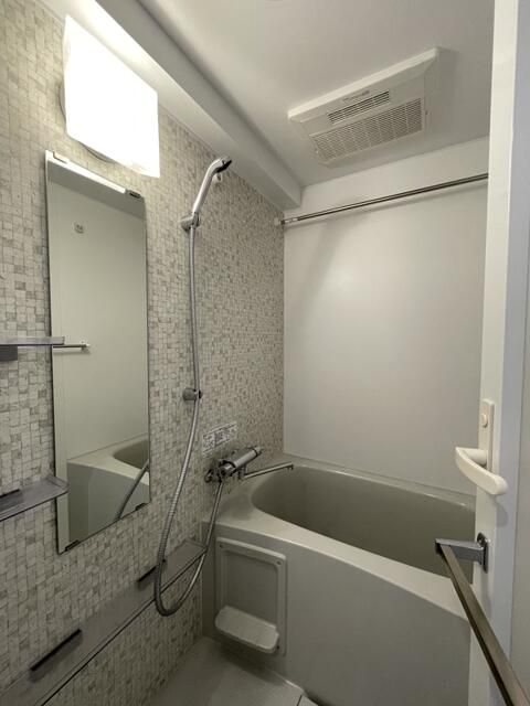 バス・シャワールーム　同物件別部屋写真