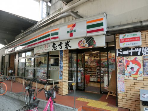 コンビニ　セブンイレブン・大阪西本町２丁目店（コンビニ）まで53m
