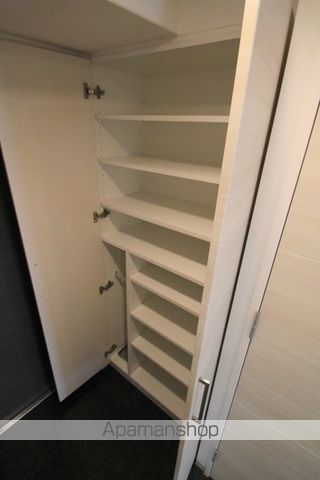 レジデンス大阪城前の玄関写真