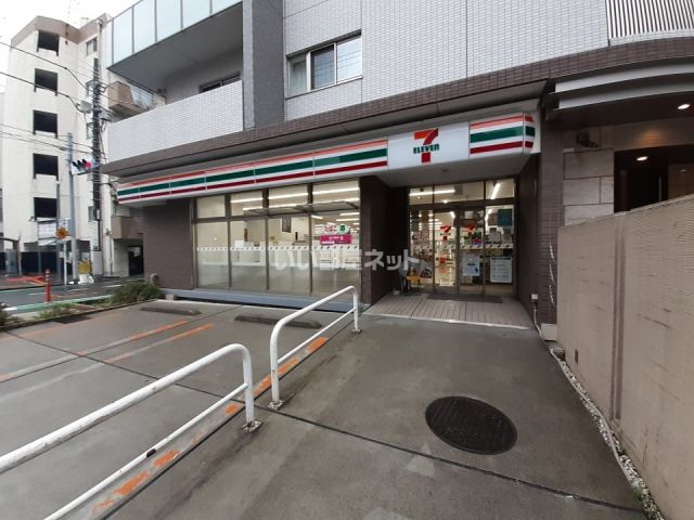 コンビニ　セブンイレブン新宿水道町中央店（コンビニ）まで51m