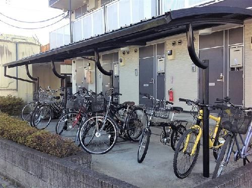 レオパレス稲荷山ヒルズの外観写真