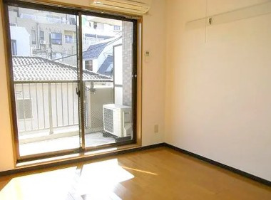 小田急線 参宮橋駅 徒歩6分 4階建 築24年の居間写真
