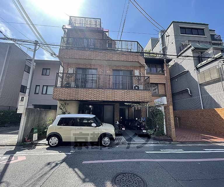 地下鉄烏丸線 丸太町駅 徒歩1分 4階建 築40年の外観写真