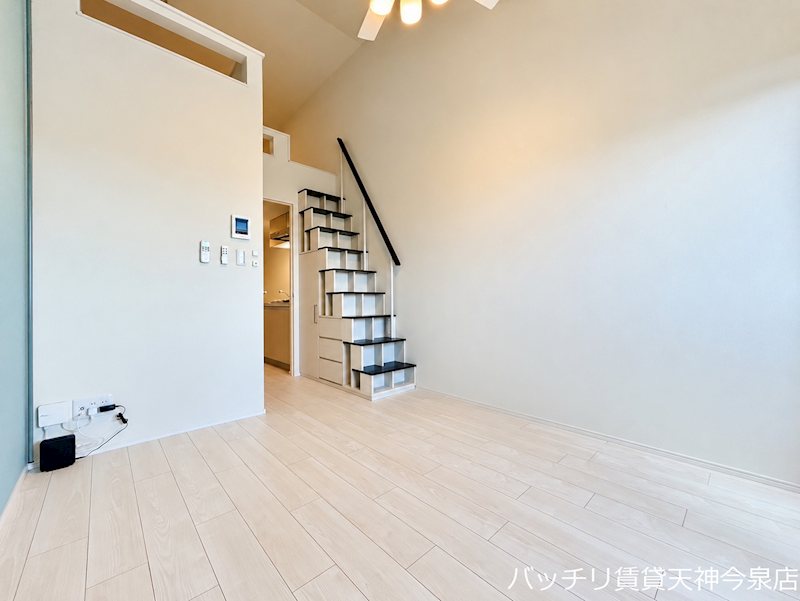 居室・リビング　同型タイプの為、現状を優先致します。