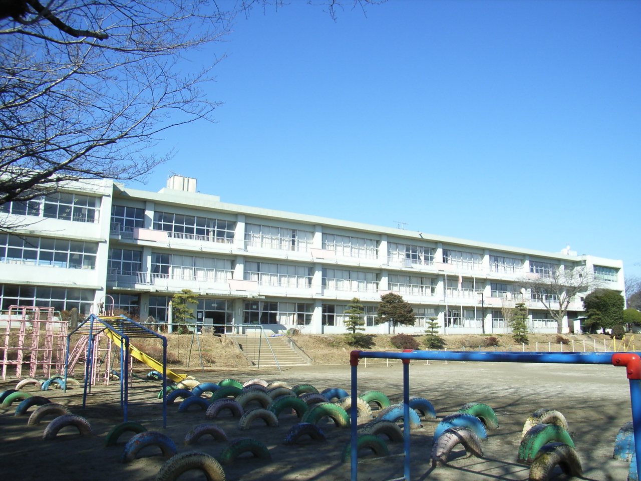 小学校　小美玉市立小川小学校（小学校）まで750m