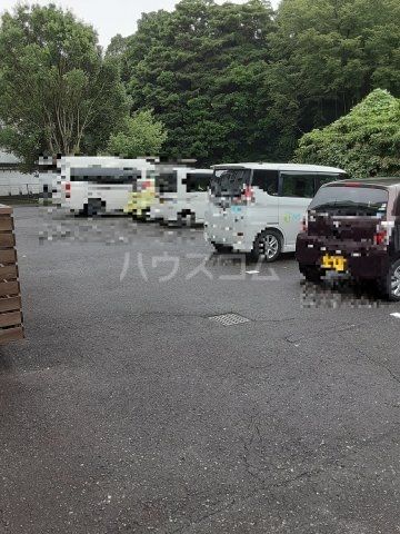 【静岡市清水区草薙のアパートの駐車場】