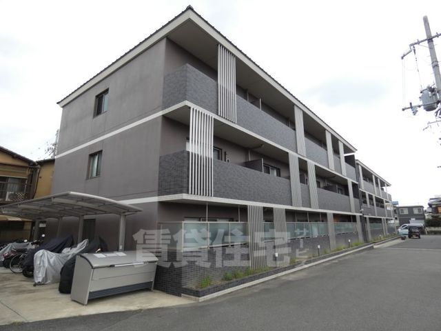 京都市伏見区横大路貴船のマンションの建物外観