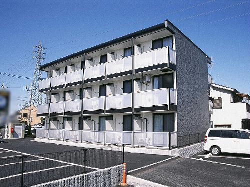 福生市大字熊川のマンションの建物外観