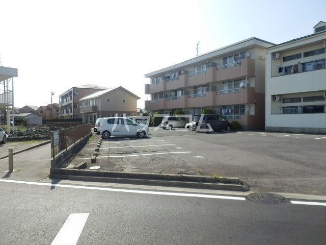 【岡崎市欠町のアパートの駐車場】