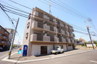 松山市樽味のマンションの建物外観