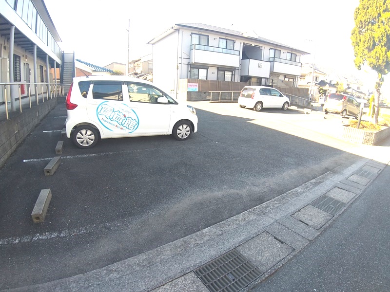 【たつの市龍野町中村のアパートの駐車場】